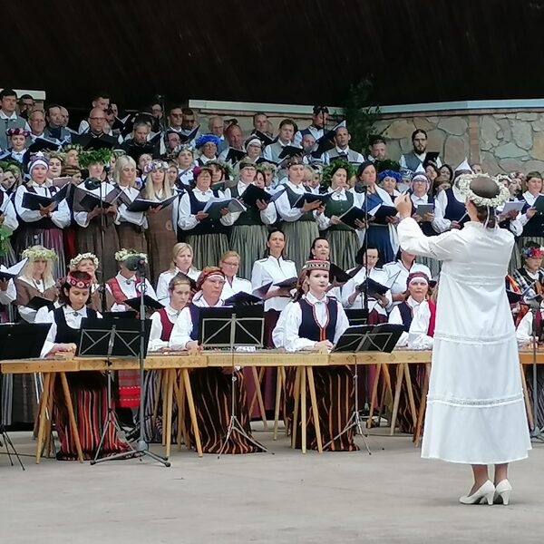 Koklētāju ansamblis Baldonē Jāņa Dūmiņa Dziesmu un Deju svētkos 08.06.2024.