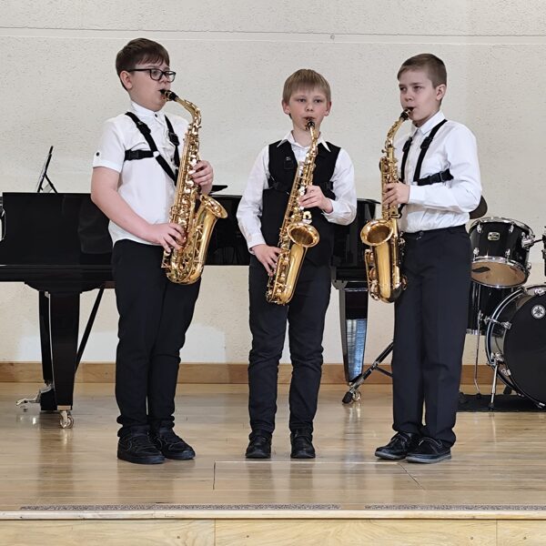 Kolektīvās muzicēšanas festivāls "Kopā labi skan!" Varakļānu MMS. Piedalās skolas 3.saksofonu klases trio: Niks Saļa, Ainārs Grāvītis un Viesturs Gūtmanis23.04.2026.