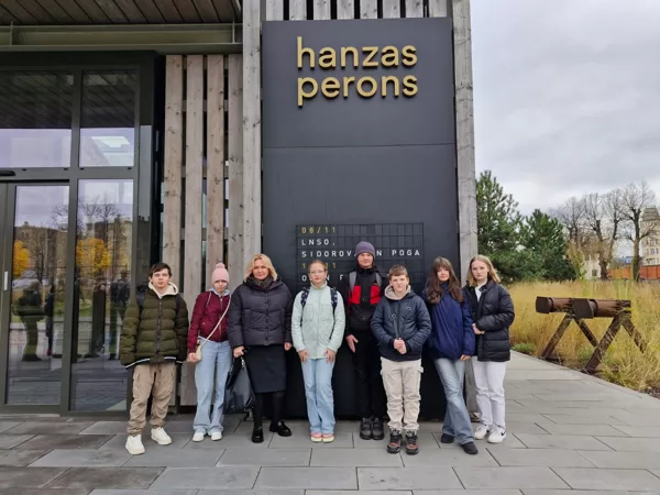 Skolēni apmeklēt Latvijas Nacionālā simfoniskā orķestra koncerta ģenerālmēģinājumu Hanzas Peronā. Ksenija SIDOROVA – akordeons, diriģents Andris POGA. 08.11.2024.