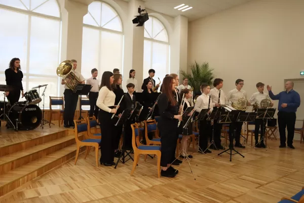 Tukuma Mūzikas skolas pūtēju orķestris Aizkrauklē 29.03.2023.