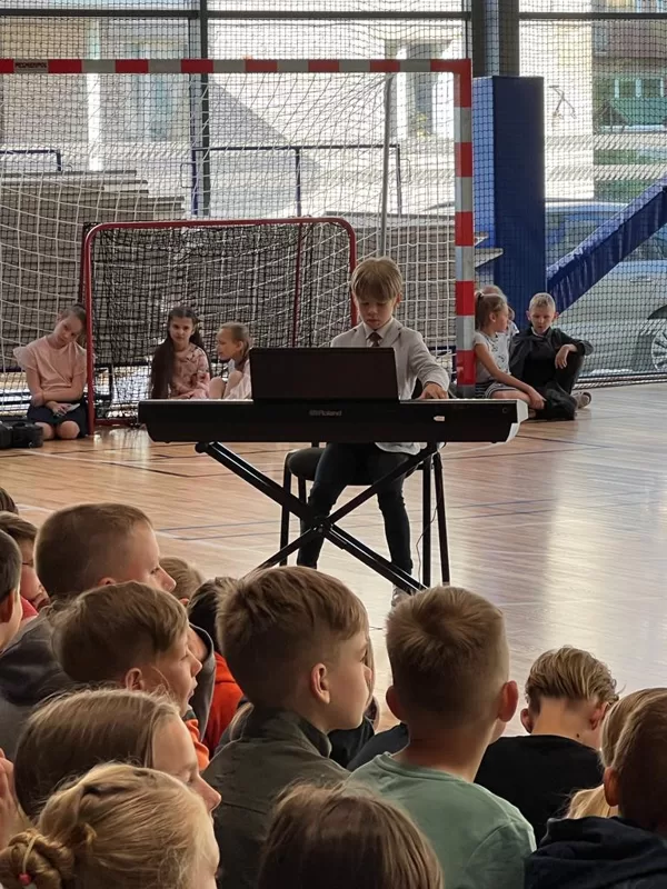 Jaunāko klašu mūzikas skolas audzēkņi Aizkraukles novada vidusskolā 23.05.2023.